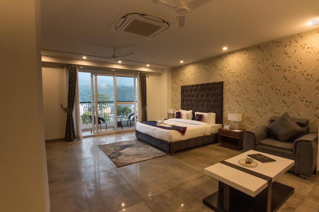Holywater Hotel By Ganga Kinare #150 Mts From Ganga Ghat Rishīkesh Buitenkant foto
