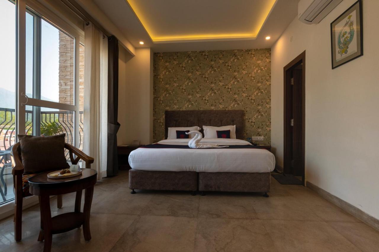 Holywater Hotel By Ganga Kinare #150 Mts From Ganga Ghat Rishīkesh Buitenkant foto