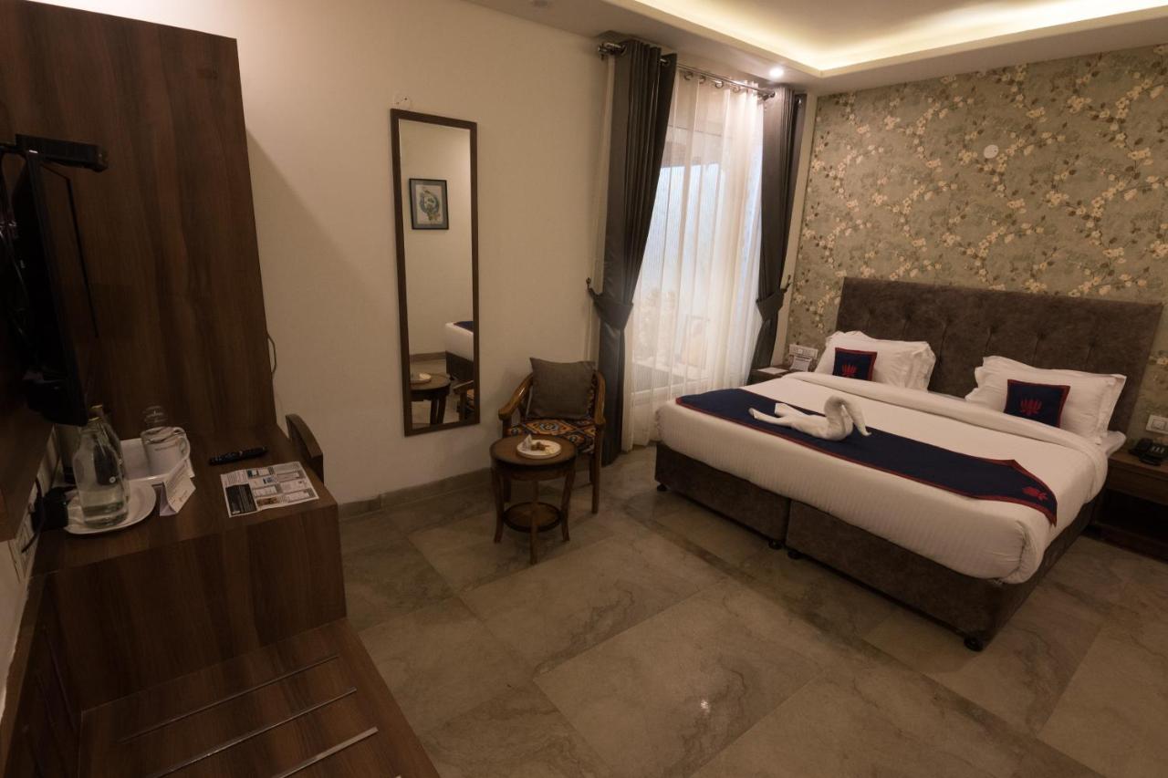 Holywater Hotel By Ganga Kinare #150 Mts From Ganga Ghat Rishīkesh Buitenkant foto